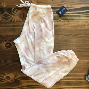 BUNDLE WITH HOODIE! Onzie Weekend Sweatpant - Dusty Rose Tie Dye
